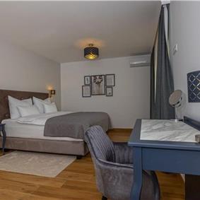 5 bedroom villa with pool near Crikvenica, sleeps 10